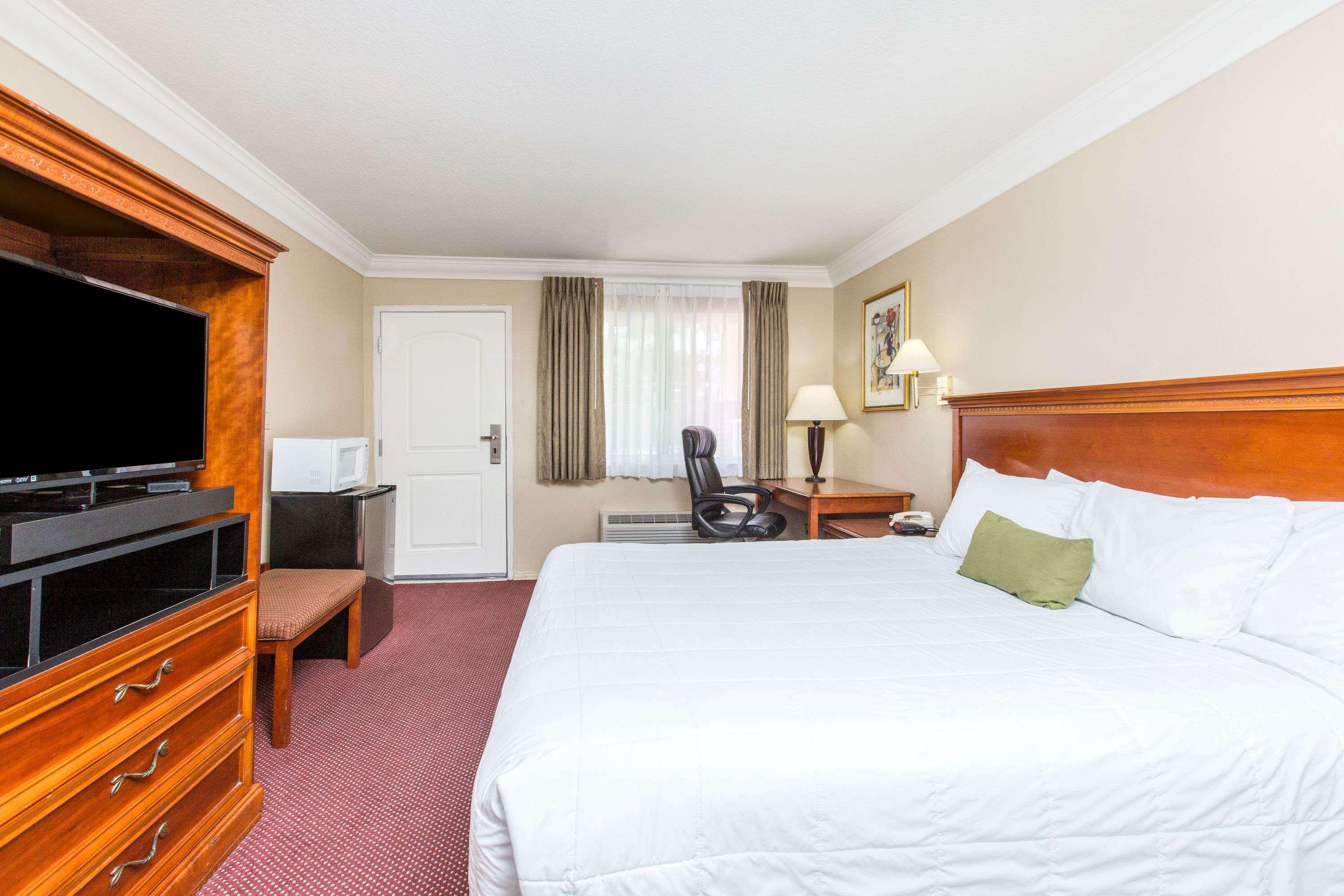 Days Inn By Wyndham Near City Of Hope Duarte Zewnętrze zdjęcie